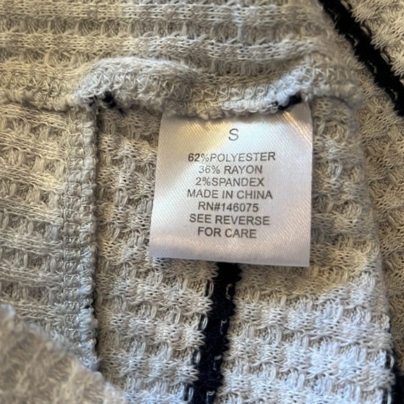 Sweet Romeo long sleeve waffle knit asymmetrical top - Picture 4 of 7